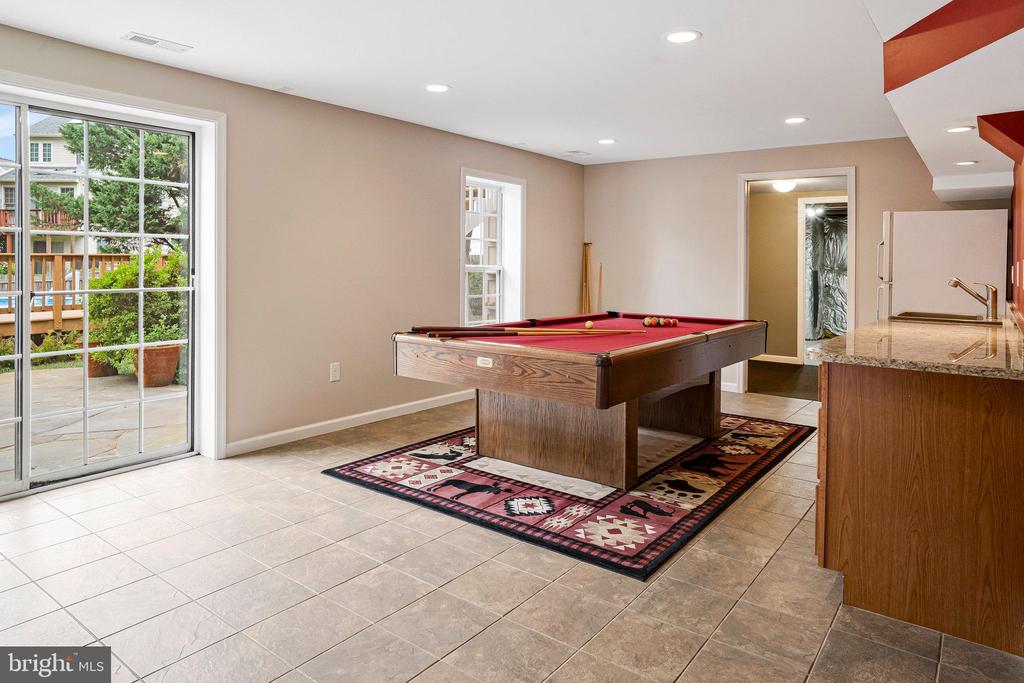 407 Tracy Ct NE