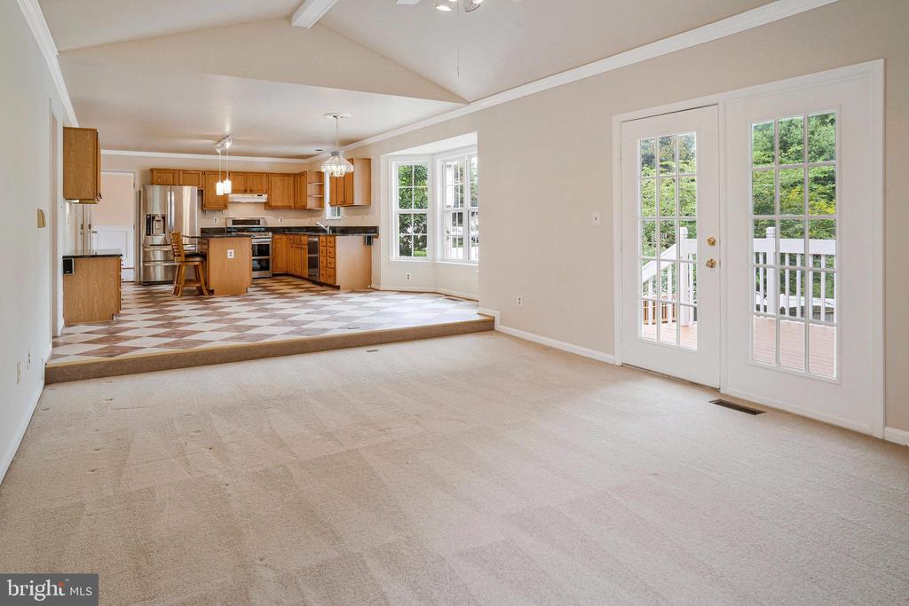 407 Tracy Ct NE