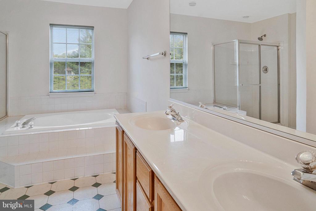 407 Tracy Ct NE