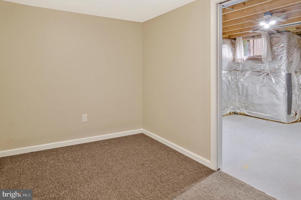 407 Tracy Ct NE