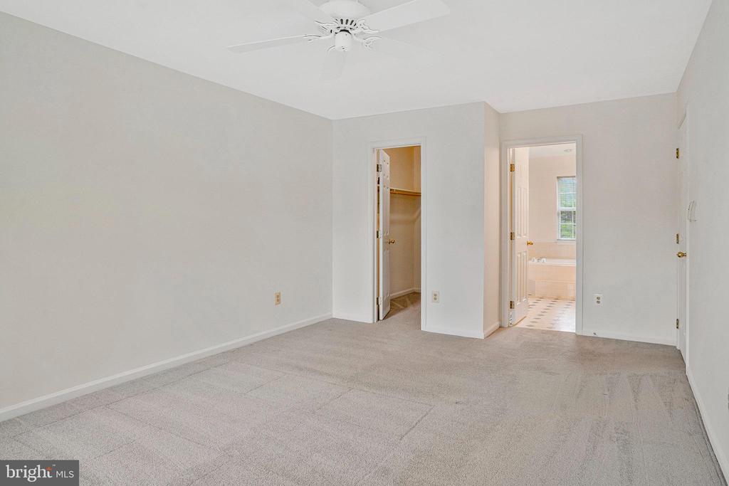 407 Tracy Ct NE