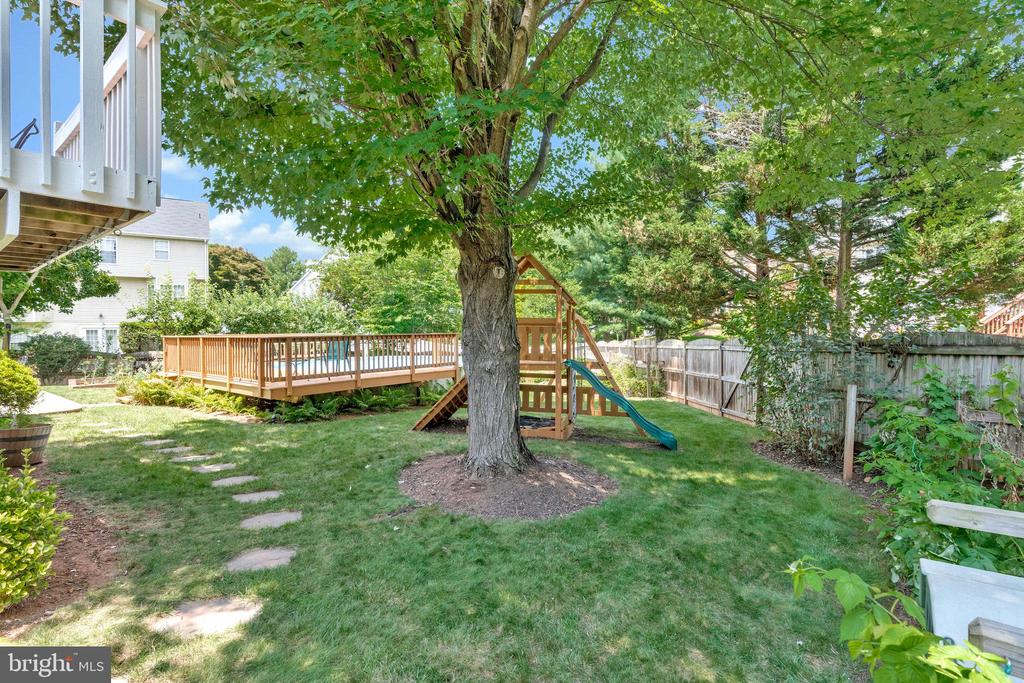 407 Tracy Ct NE