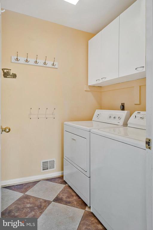 407 Tracy Ct NE