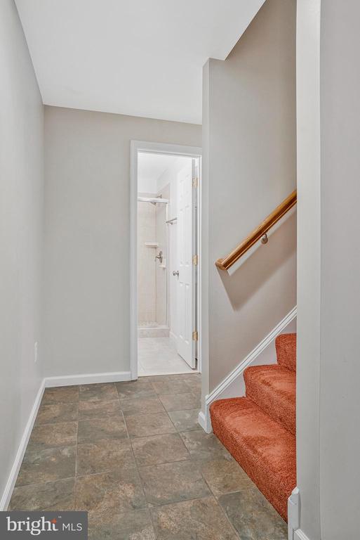 407 Tracy Ct NE
