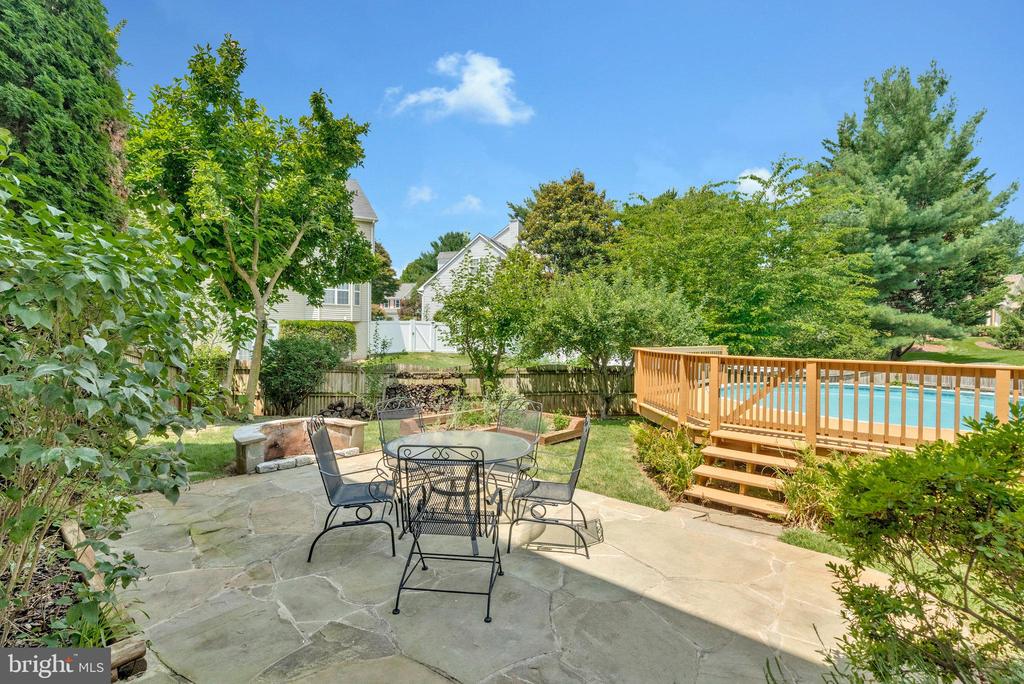 407 Tracy Ct NE