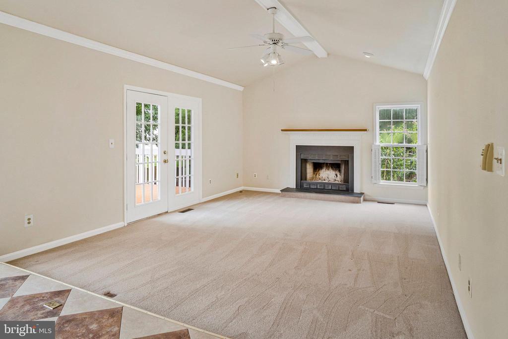 407 Tracy Ct NE