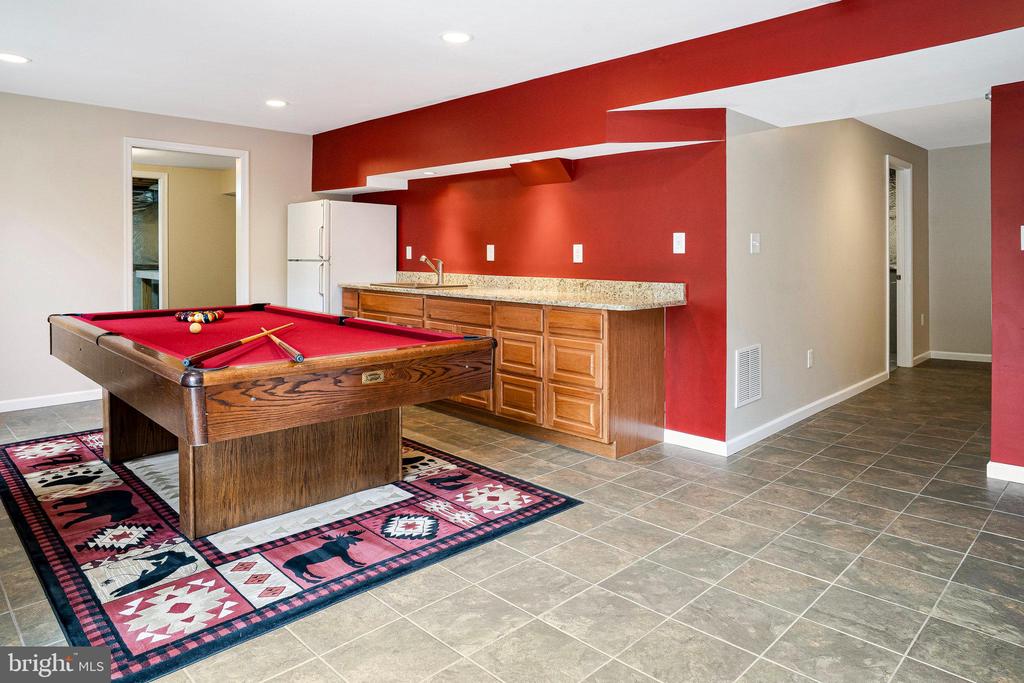 407 Tracy Ct NE