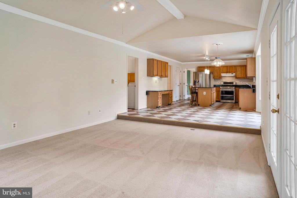 407 Tracy Ct NE