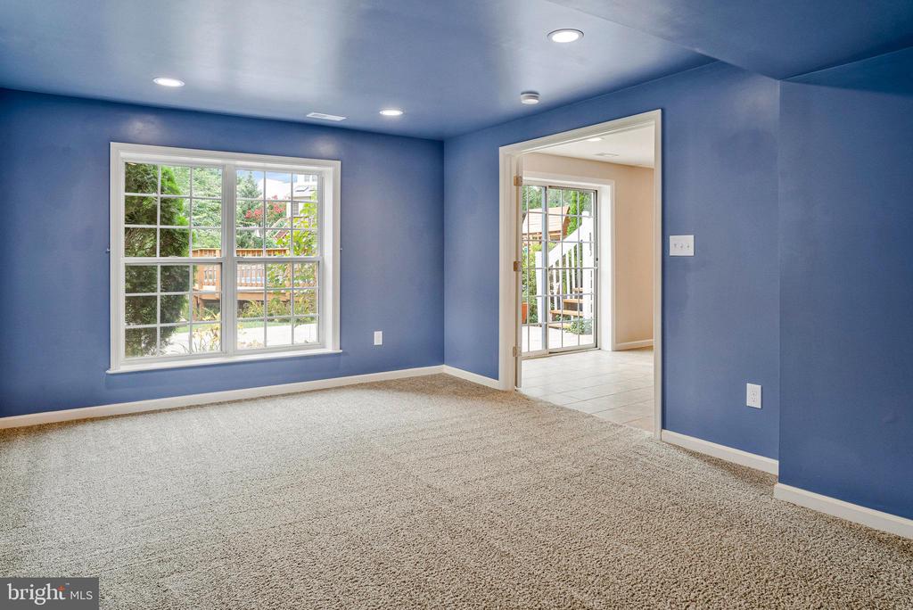 407 Tracy Ct NE