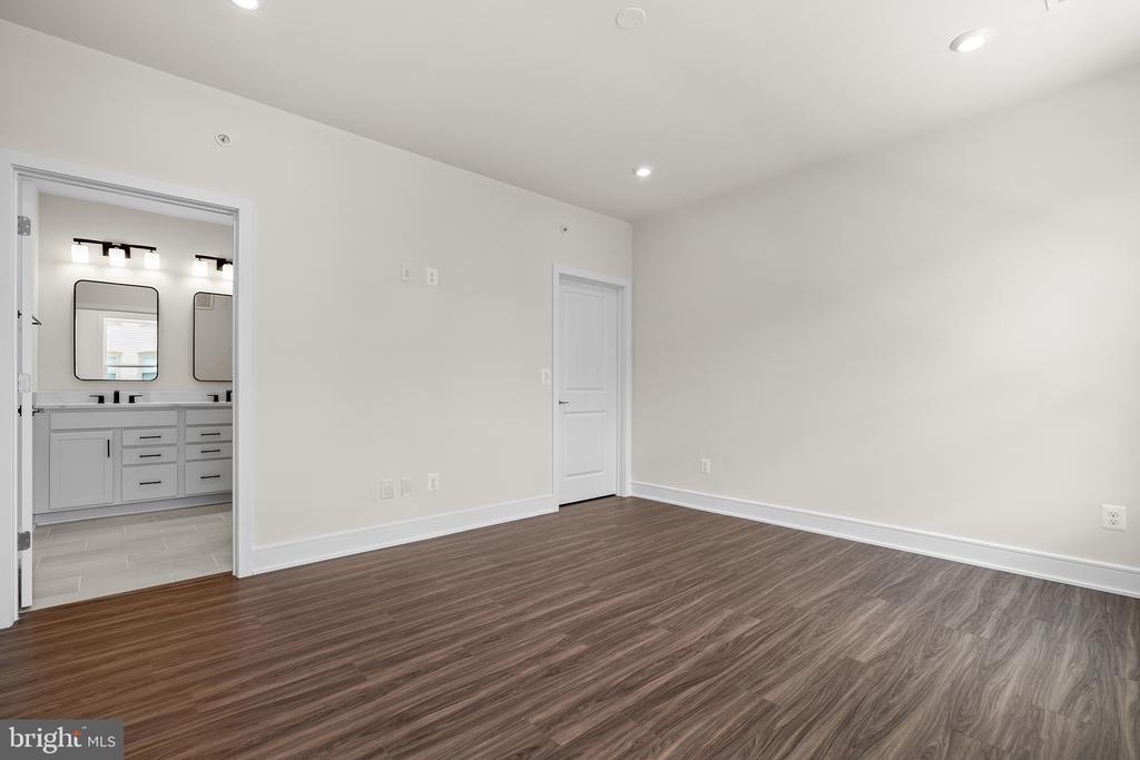 23640 Bolton Crescent Ter #13-302