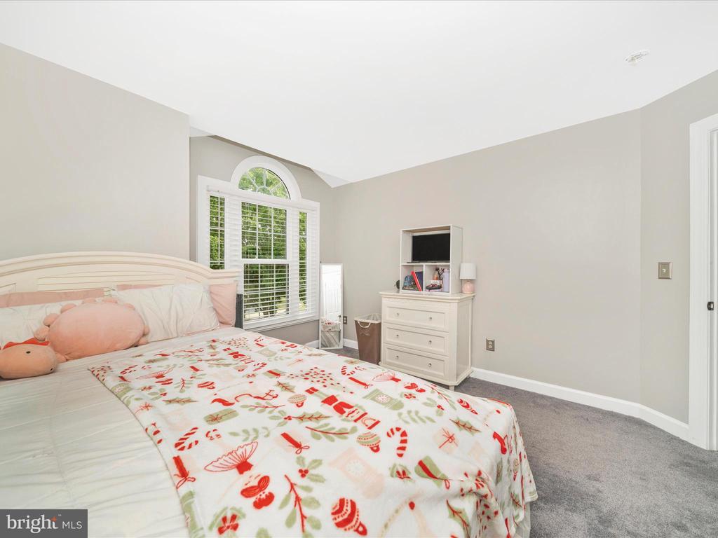 19025 Snowberry Ct