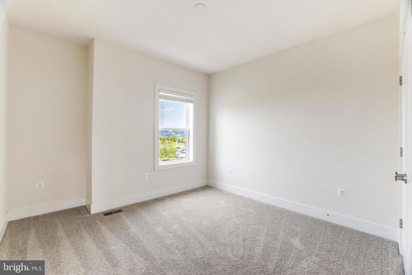 44750 TIVERTON SQ