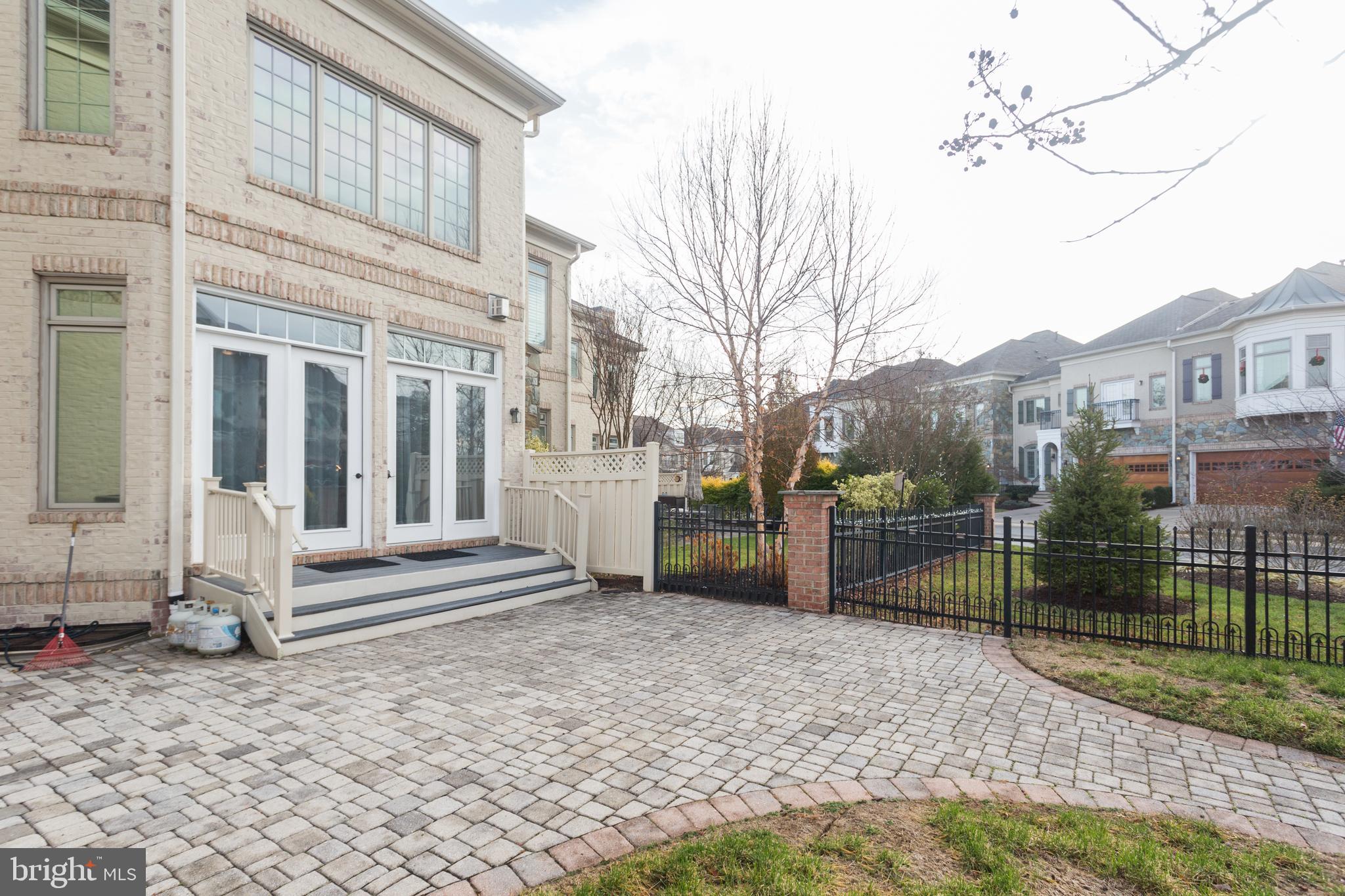 18353 FAIRWAY OAKS SQUARE