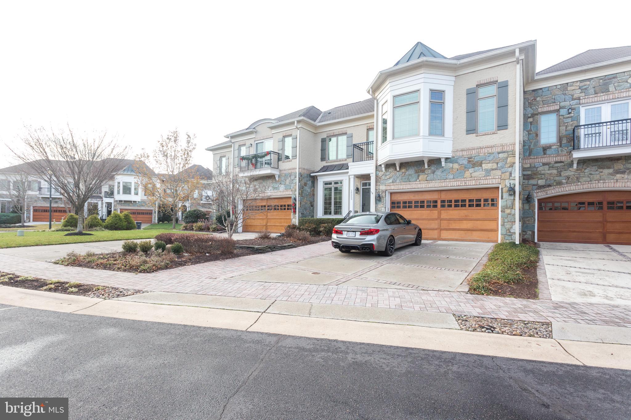18353 FAIRWAY OAKS SQUARE