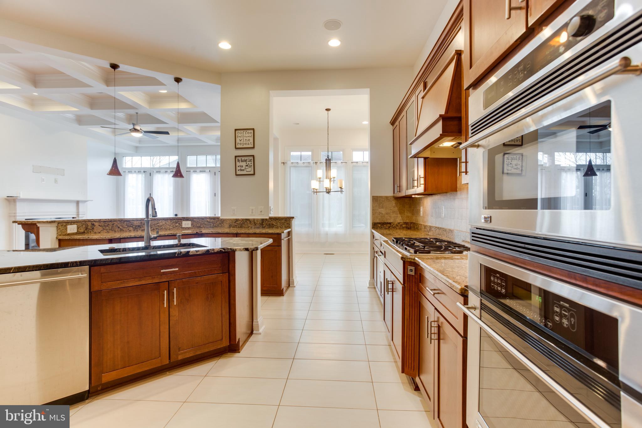18353 FAIRWAY OAKS SQUARE