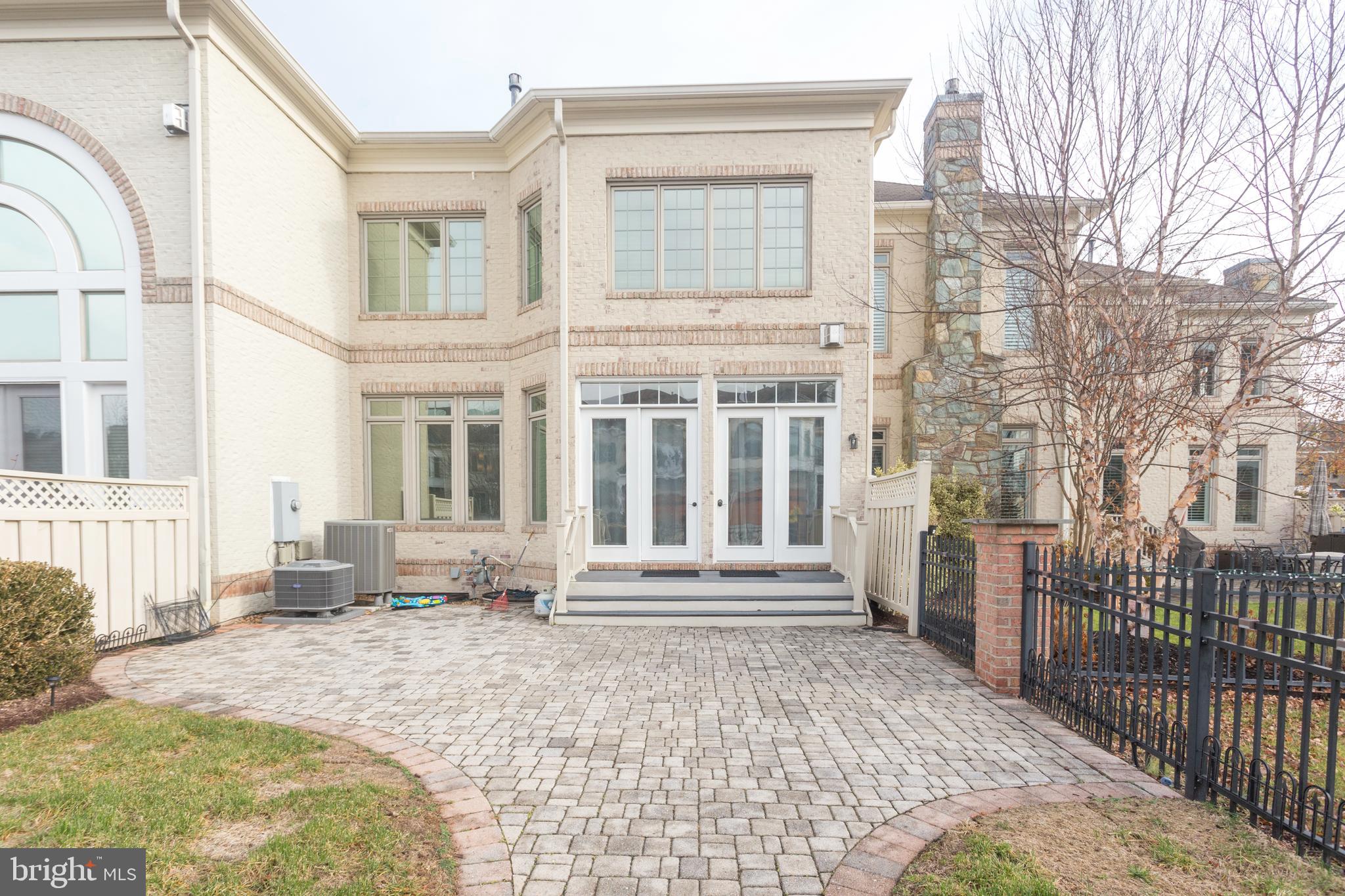 18353 FAIRWAY OAKS SQUARE