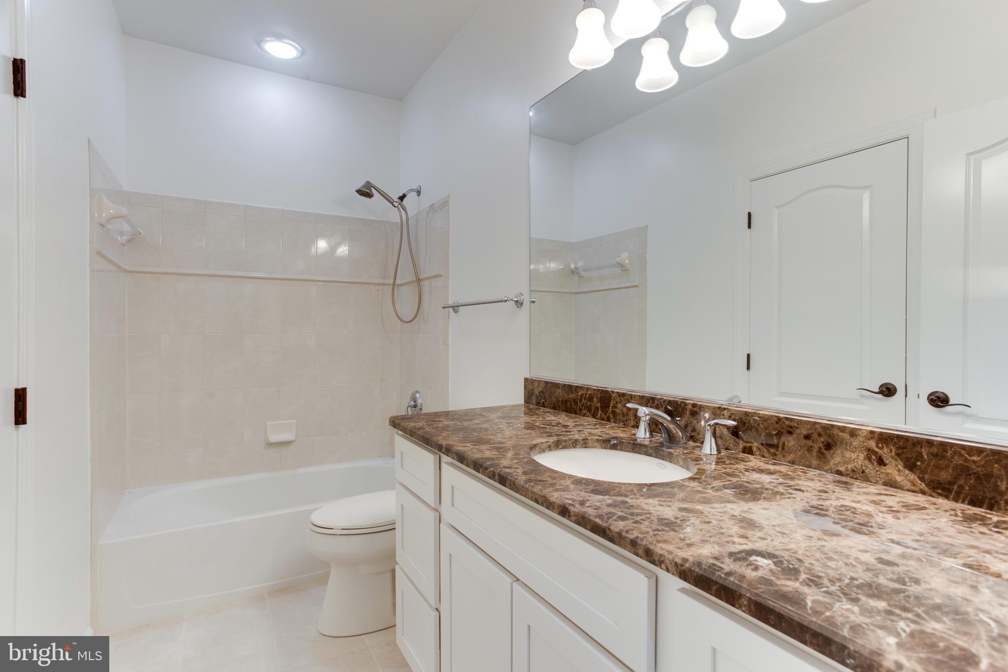 18353 FAIRWAY OAKS SQUARE