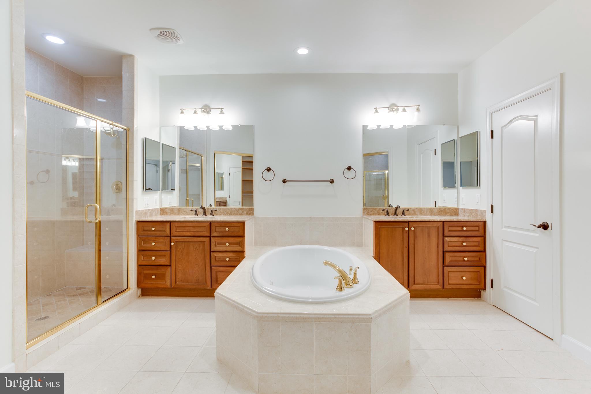 18353 FAIRWAY OAKS SQUARE