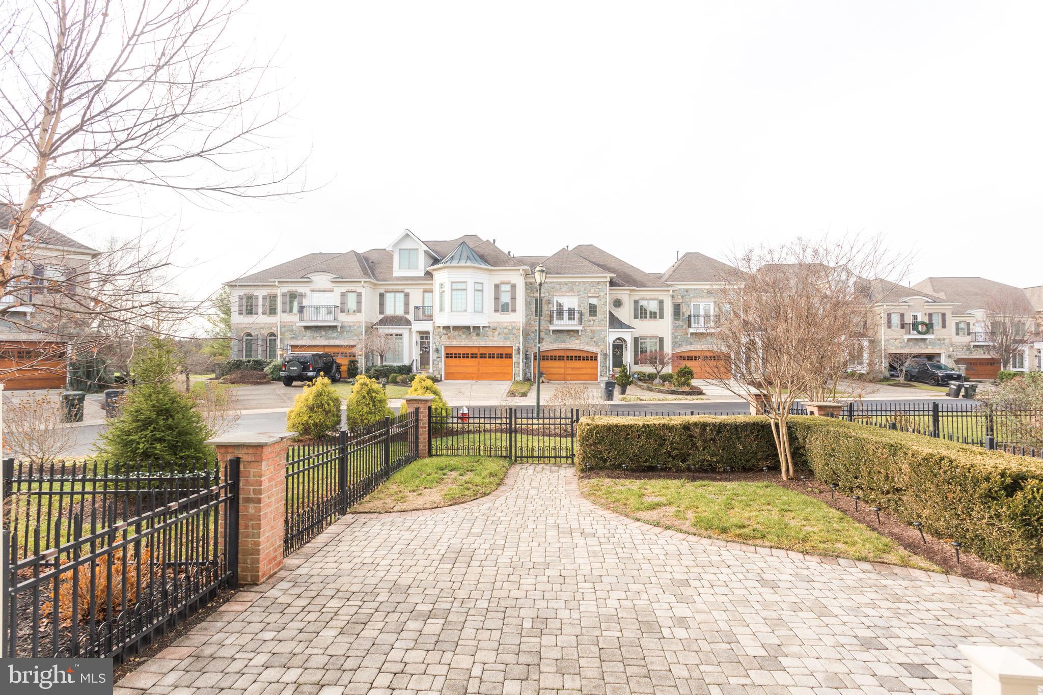 18353 FAIRWAY OAKS SQUARE