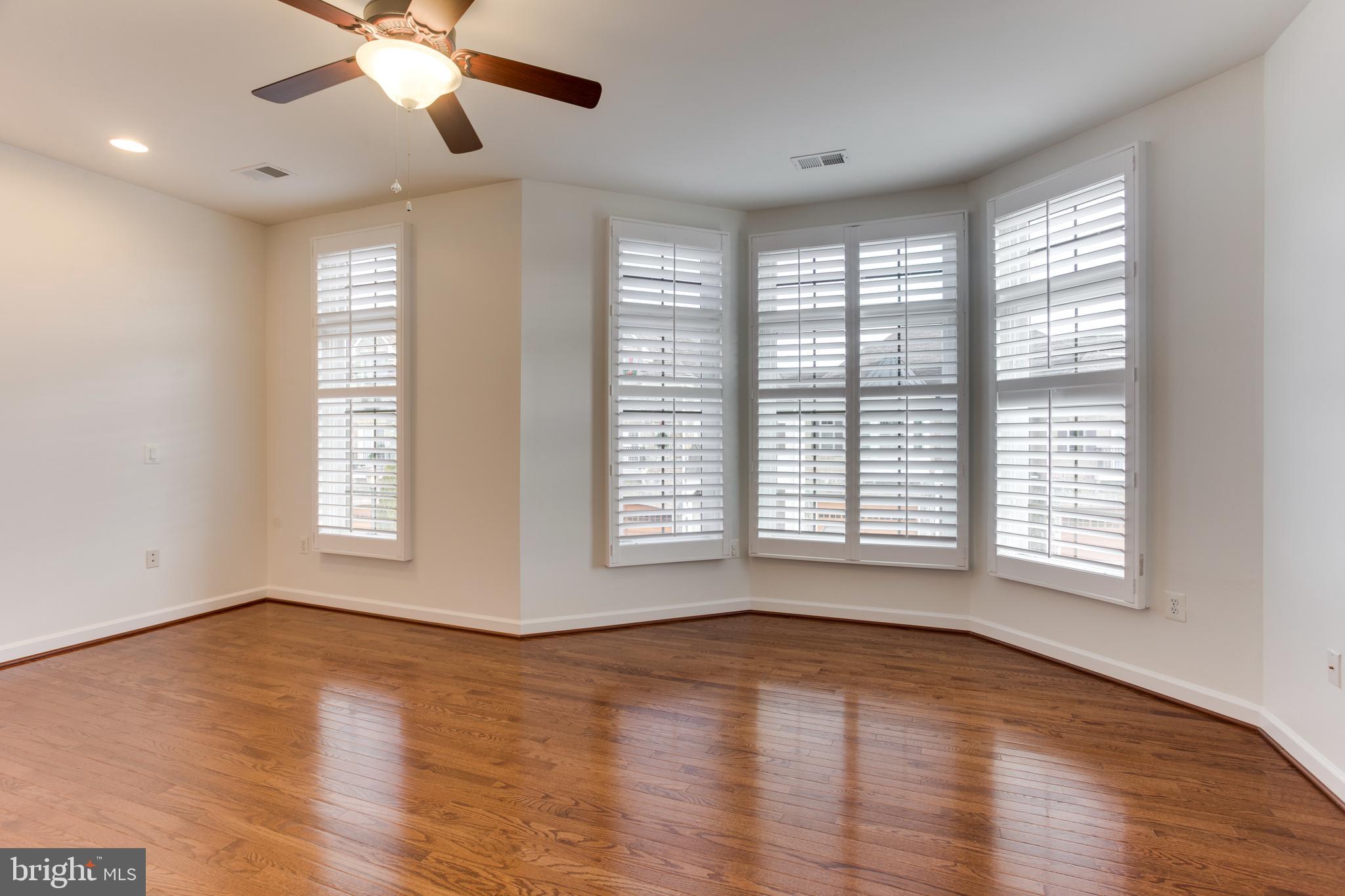18353 FAIRWAY OAKS SQUARE
