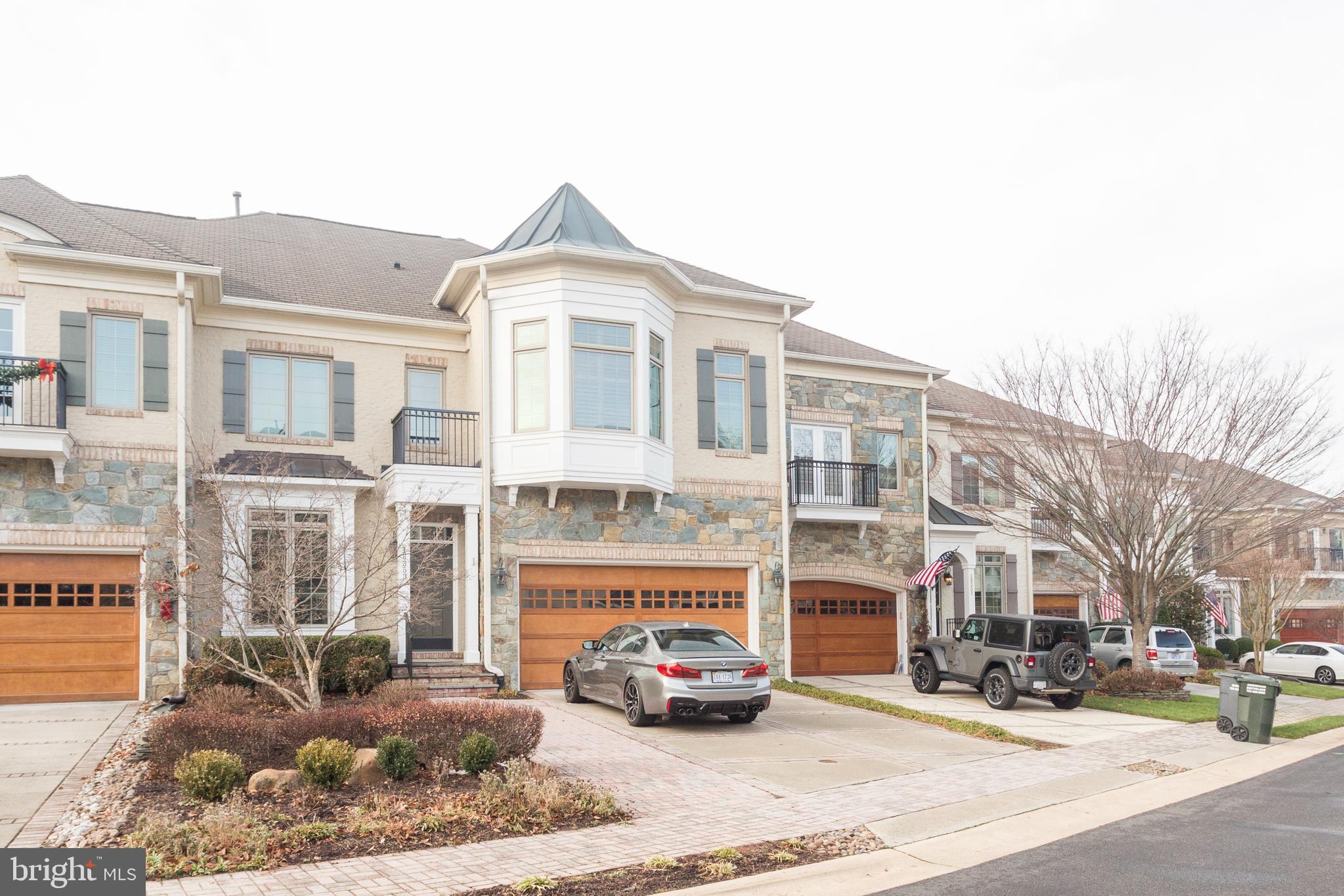 18353 FAIRWAY OAKS SQUARE