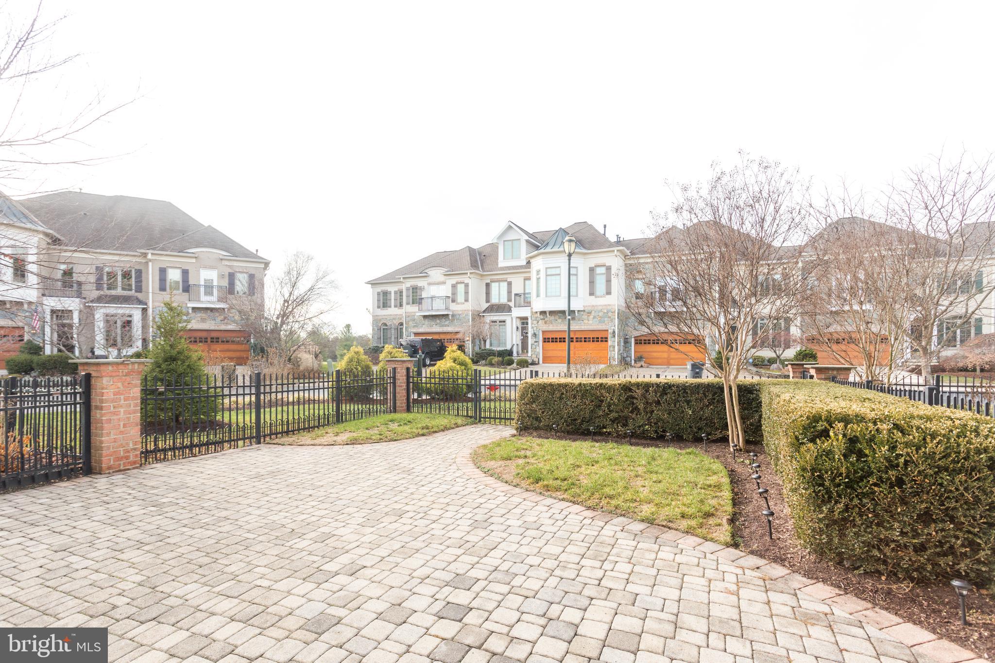 18353 FAIRWAY OAKS SQUARE