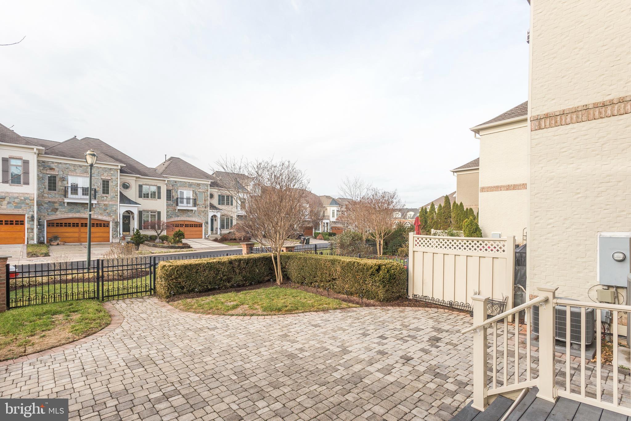 18353 FAIRWAY OAKS SQUARE
