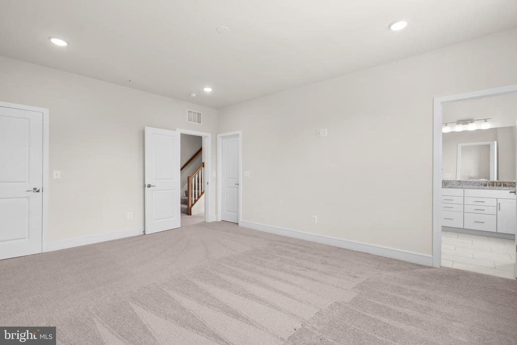 43176 Farringdon Sq