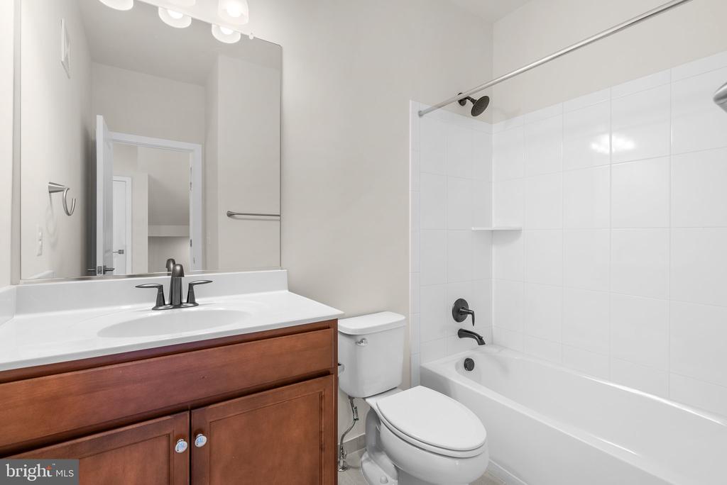 43176 Farringdon Sq