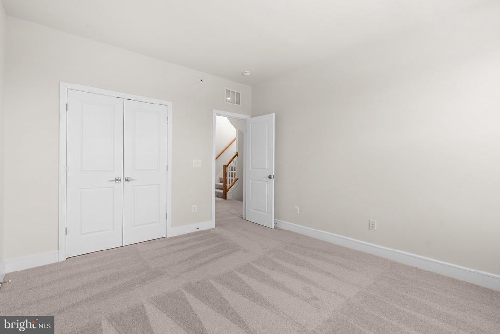 43176 Farringdon Sq
