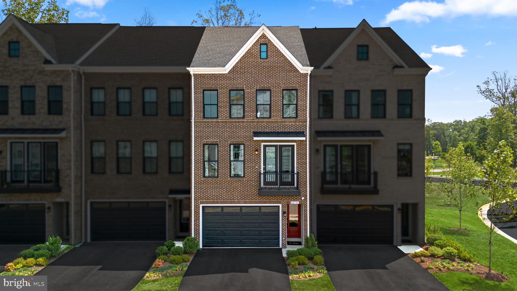 42131 Shining Star Sq