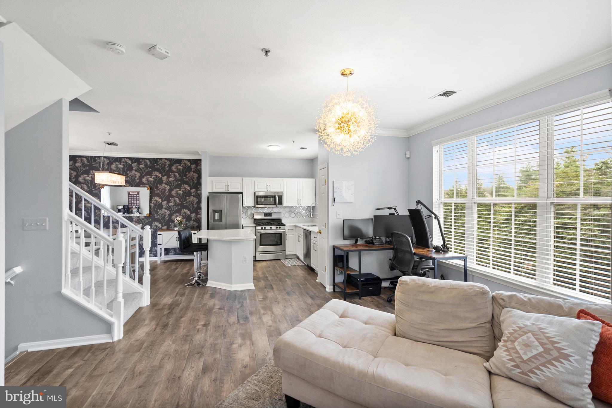 21776 Dragons Green Sq