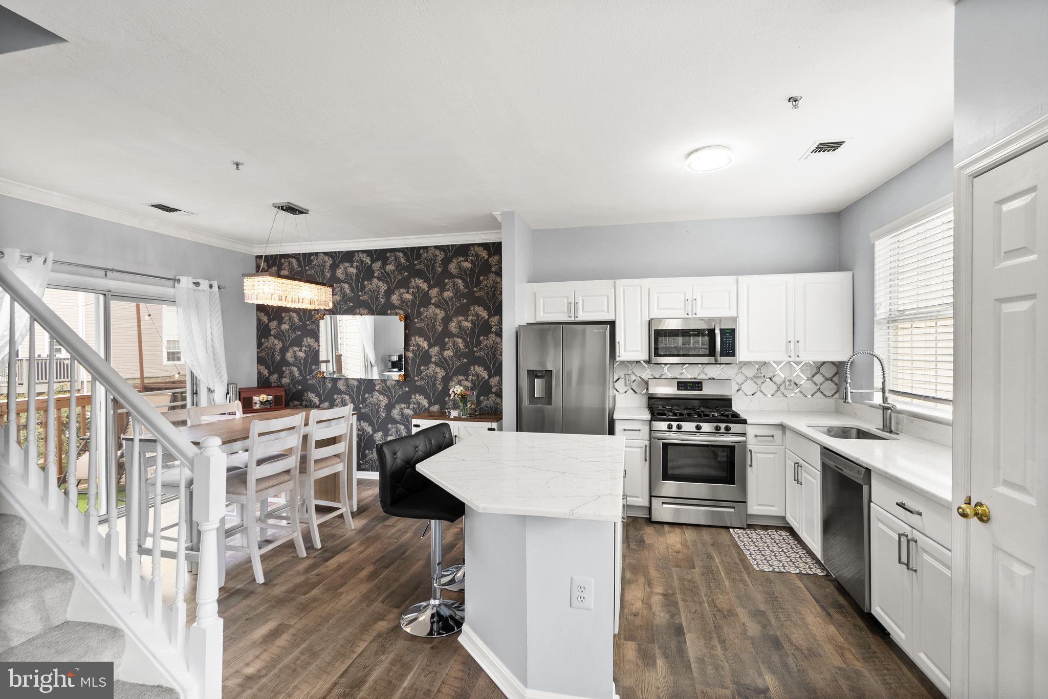 21776 Dragons Green Sq