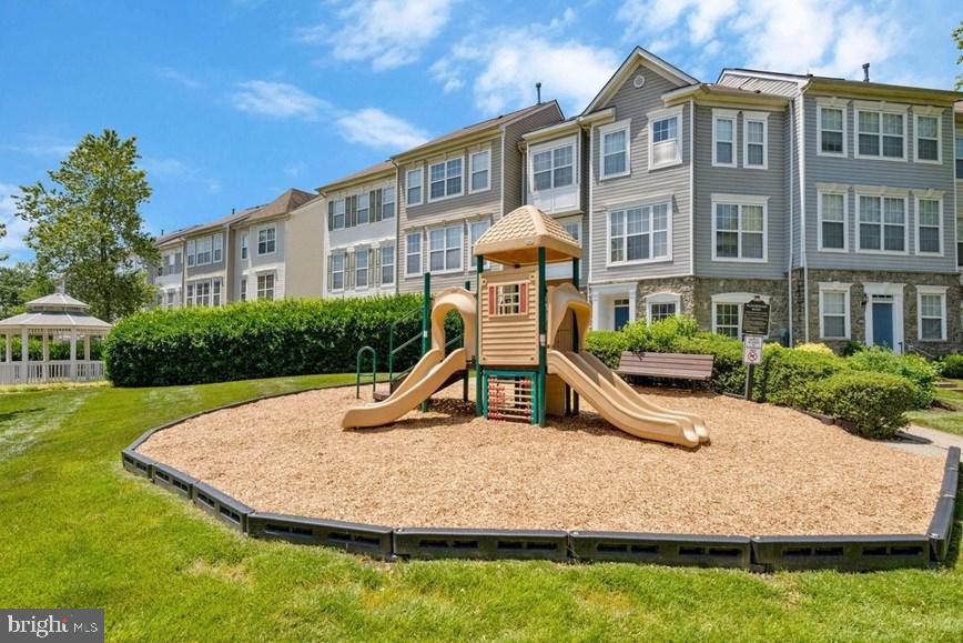 21776 Dragons Green Sq