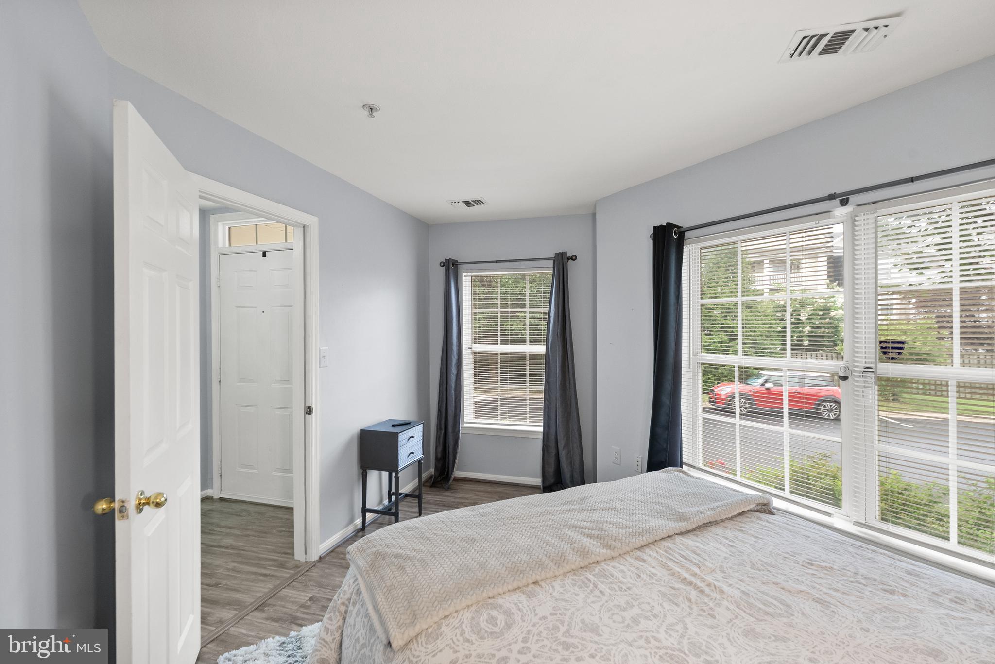 21776 Dragons Green Sq