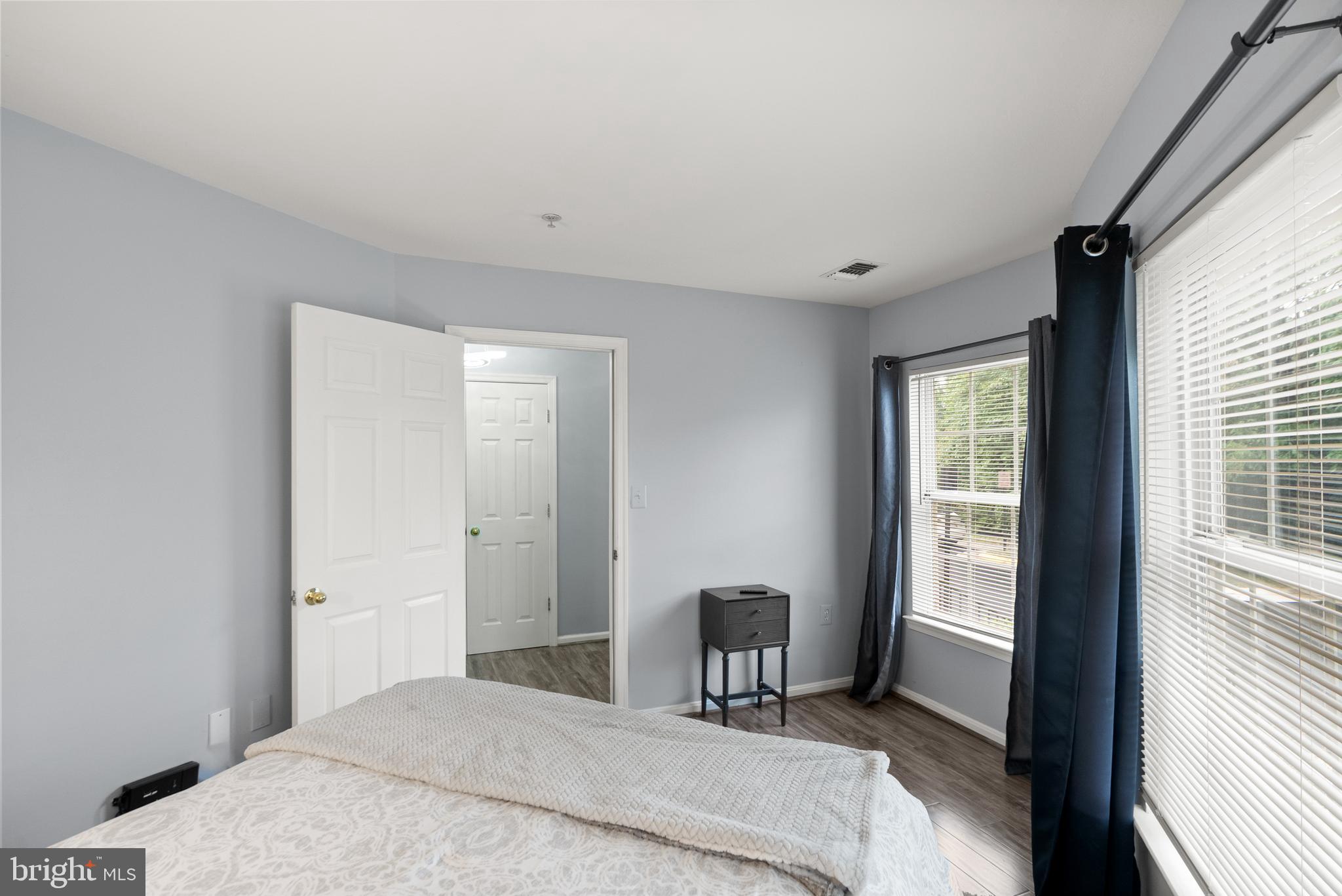 21776 Dragons Green Sq