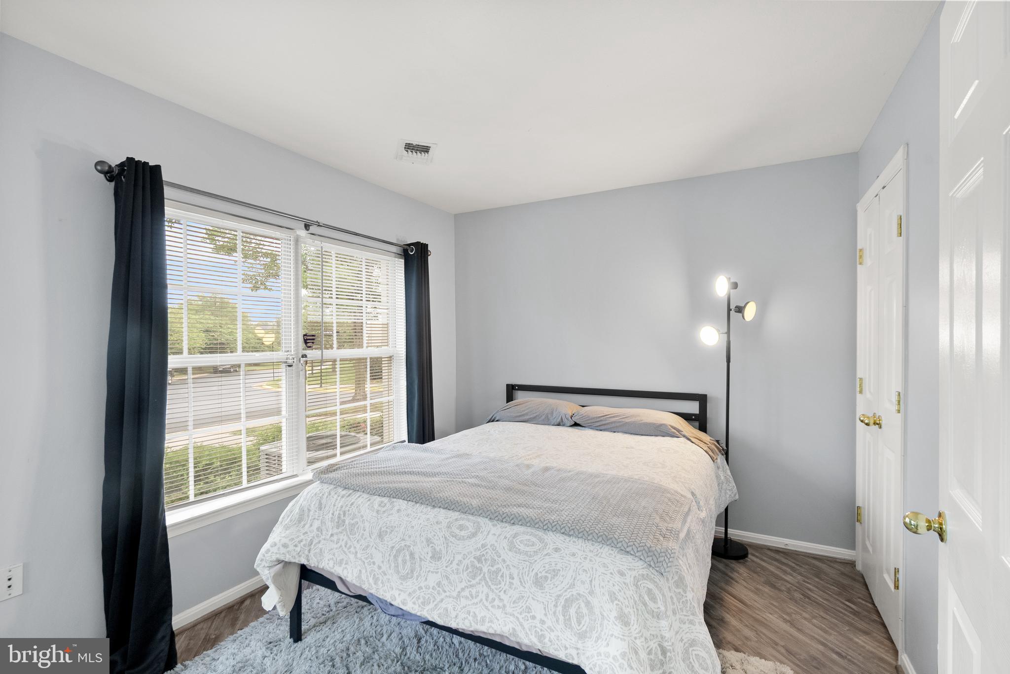 21776 Dragons Green Sq