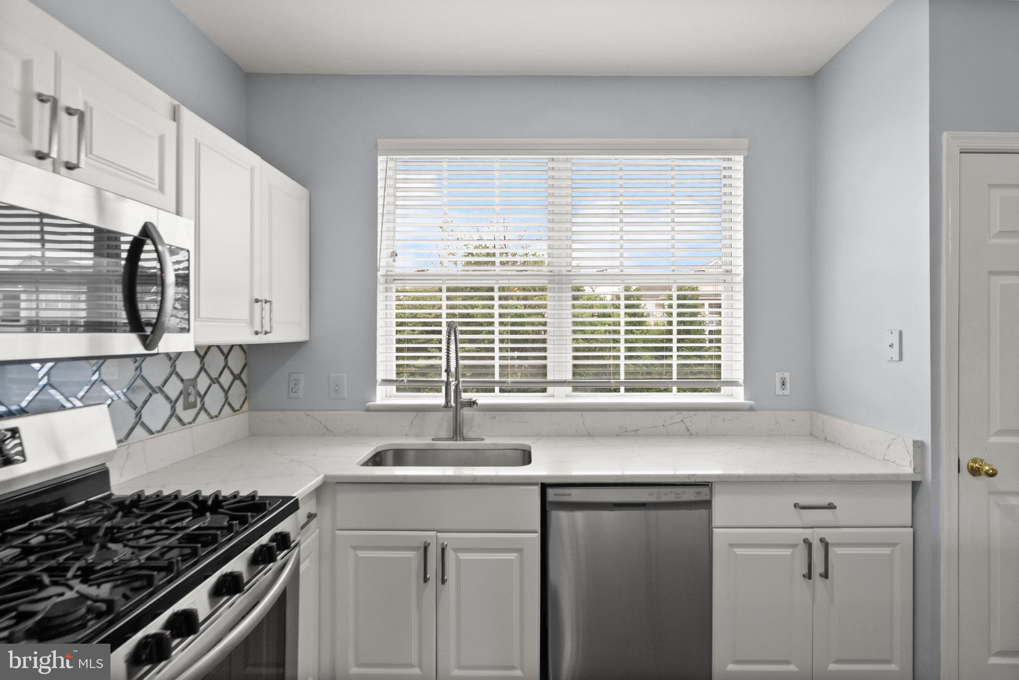 21776 Dragons Green Sq