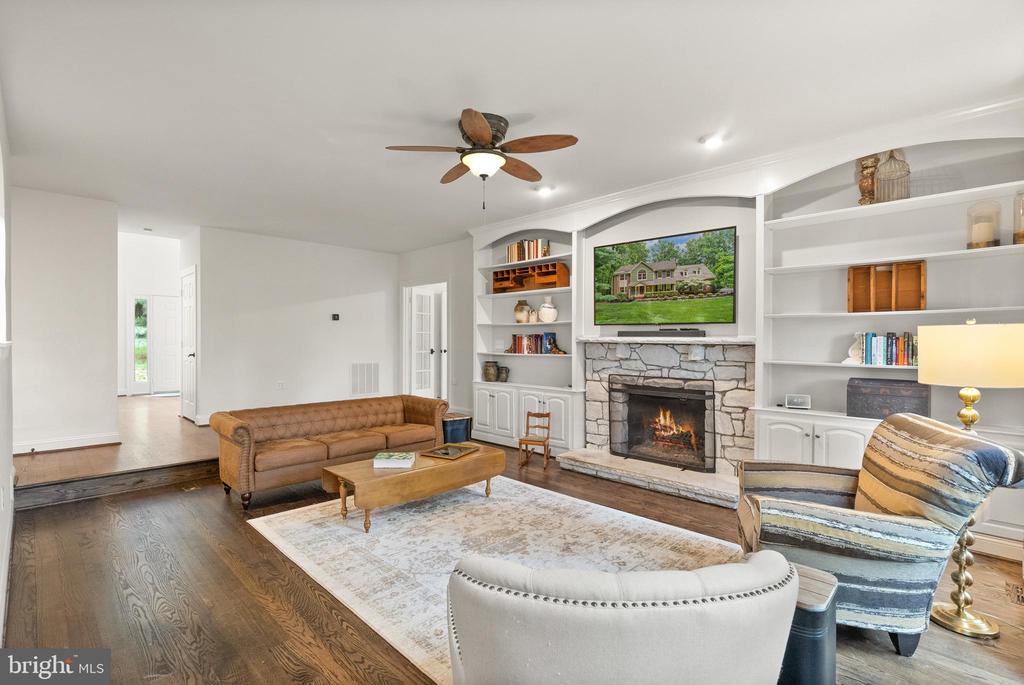 17842 OAKMONT WAY