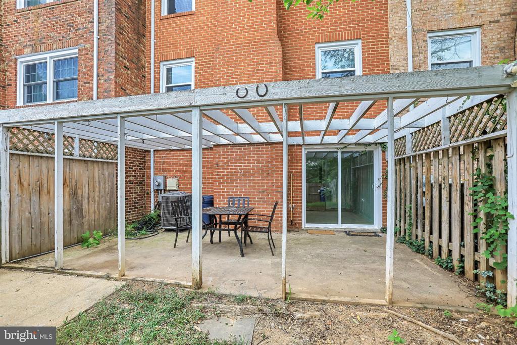 123 DAVIS AVENUE SW