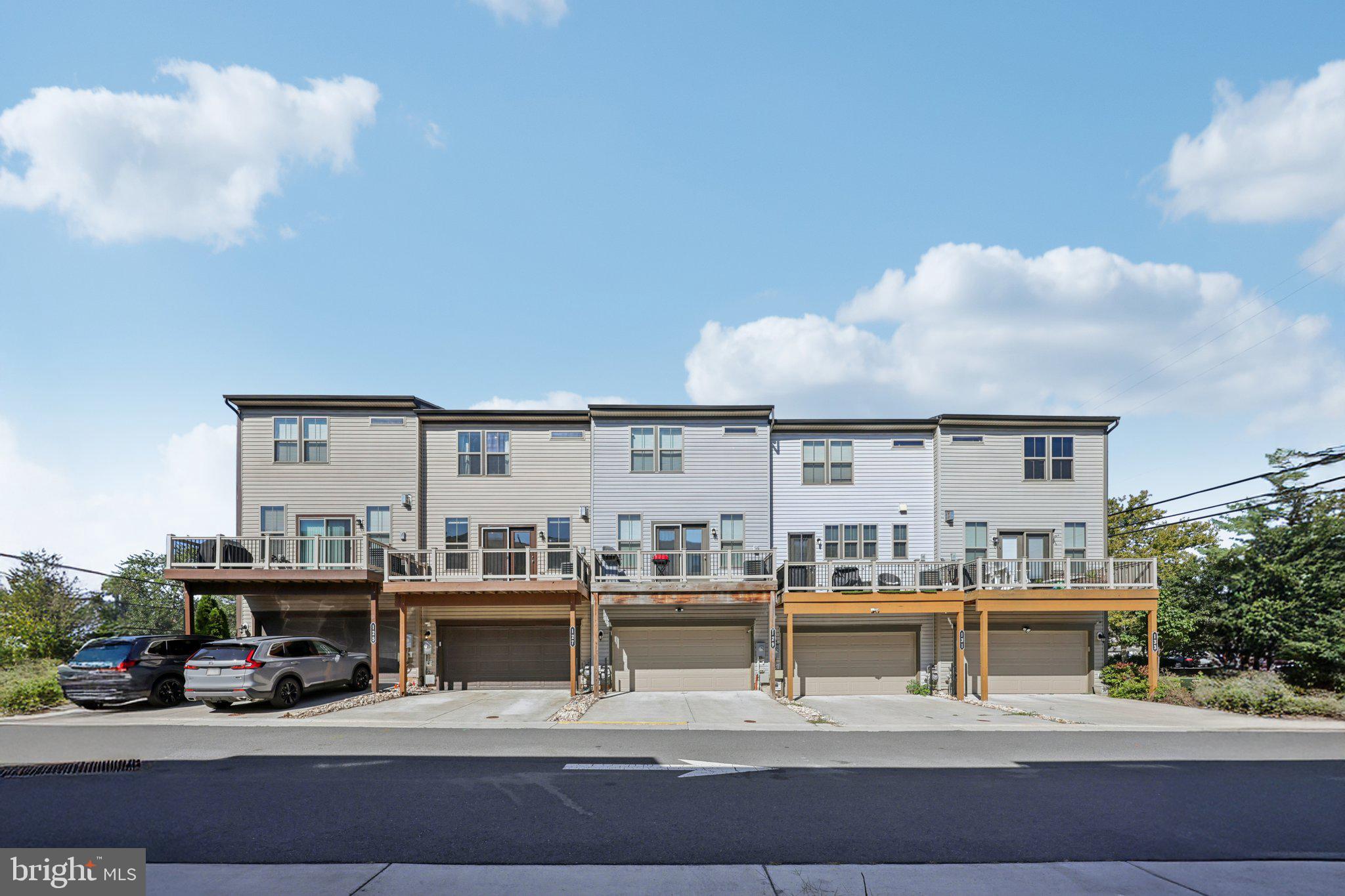 127 TOLOCKA TERRACE NE