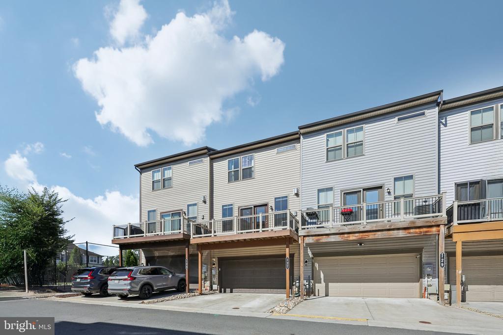 127 TOLOCKA TERRACE NE