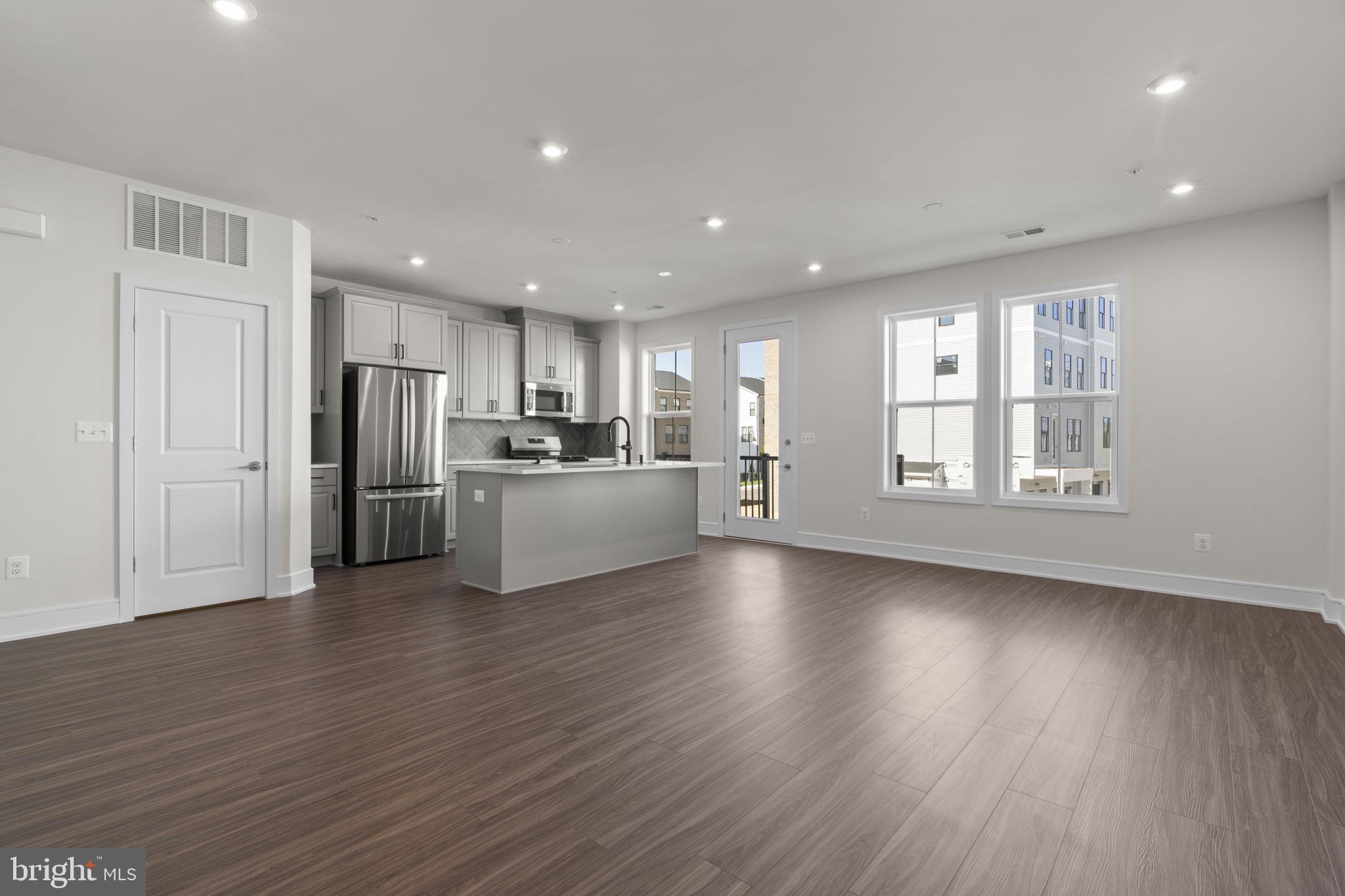 43294 FARRINGDON SQUARE