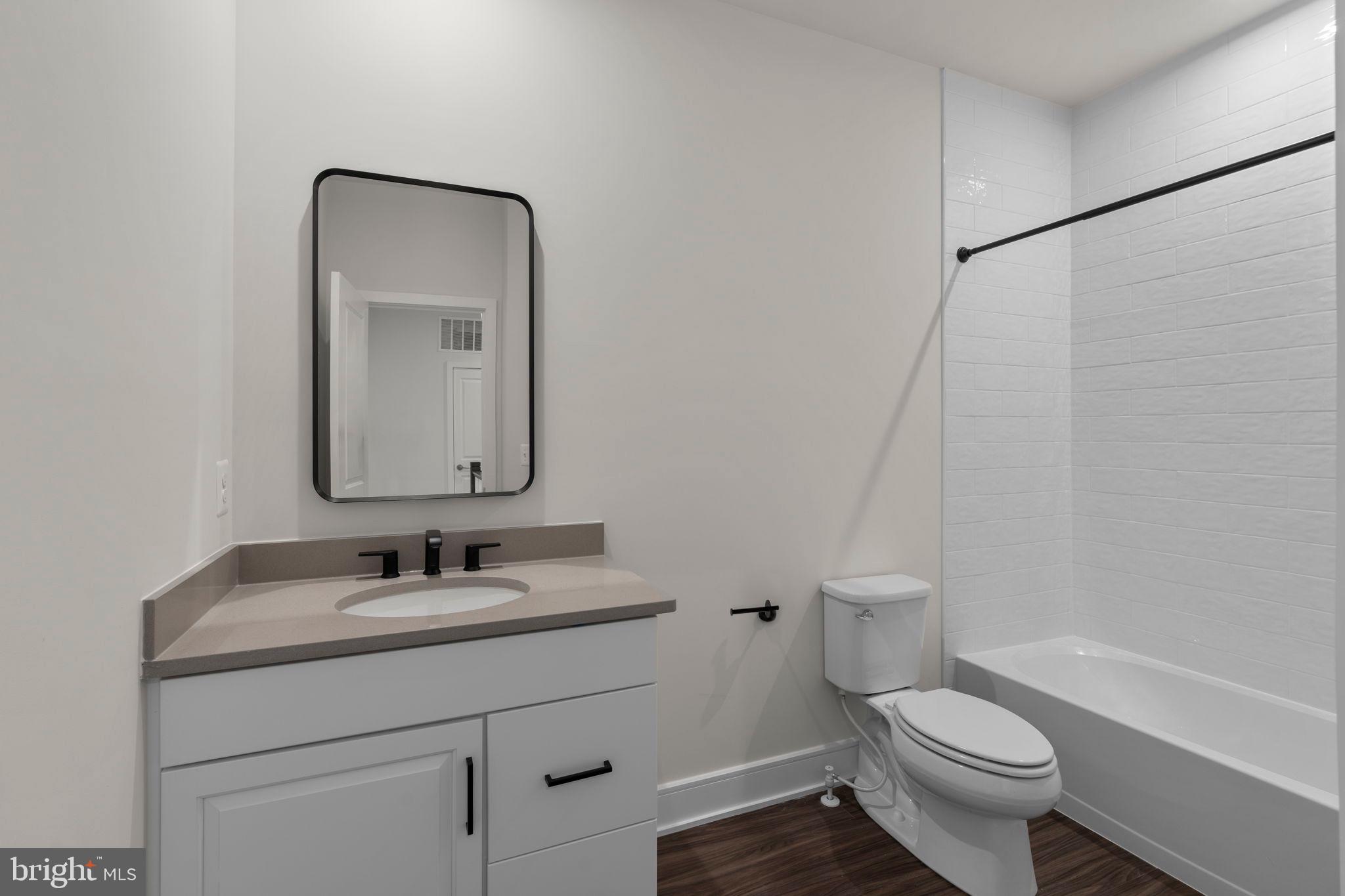 43294 FARRINGDON SQUARE