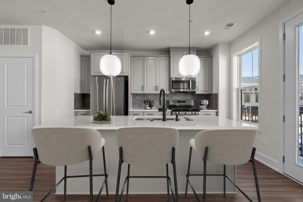 43294 FARRINGDON SQUARE