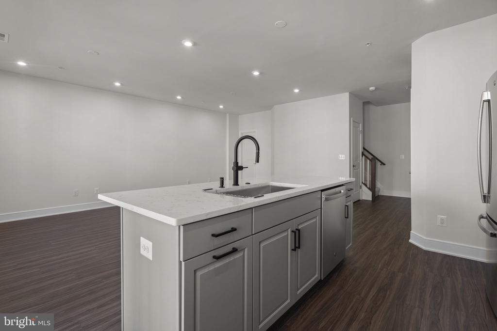 43294 FARRINGDON SQUARE