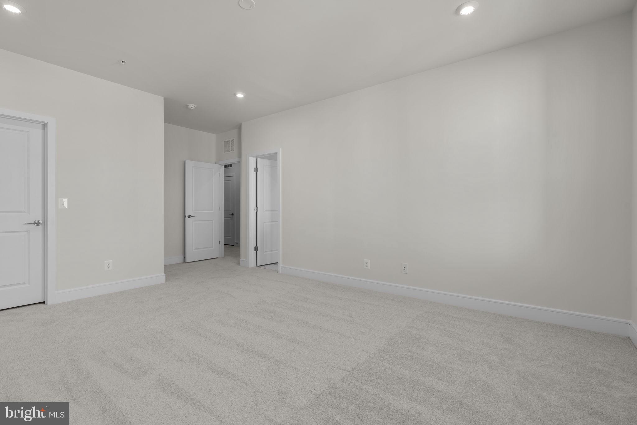 43294 FARRINGDON SQUARE