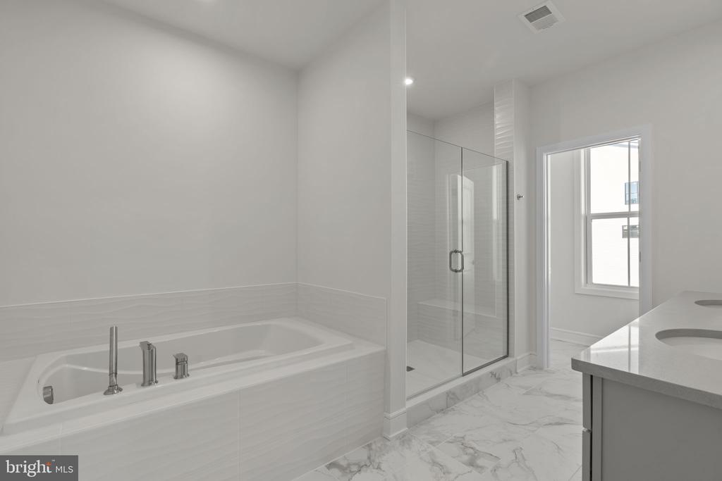 43294 FARRINGDON SQUARE