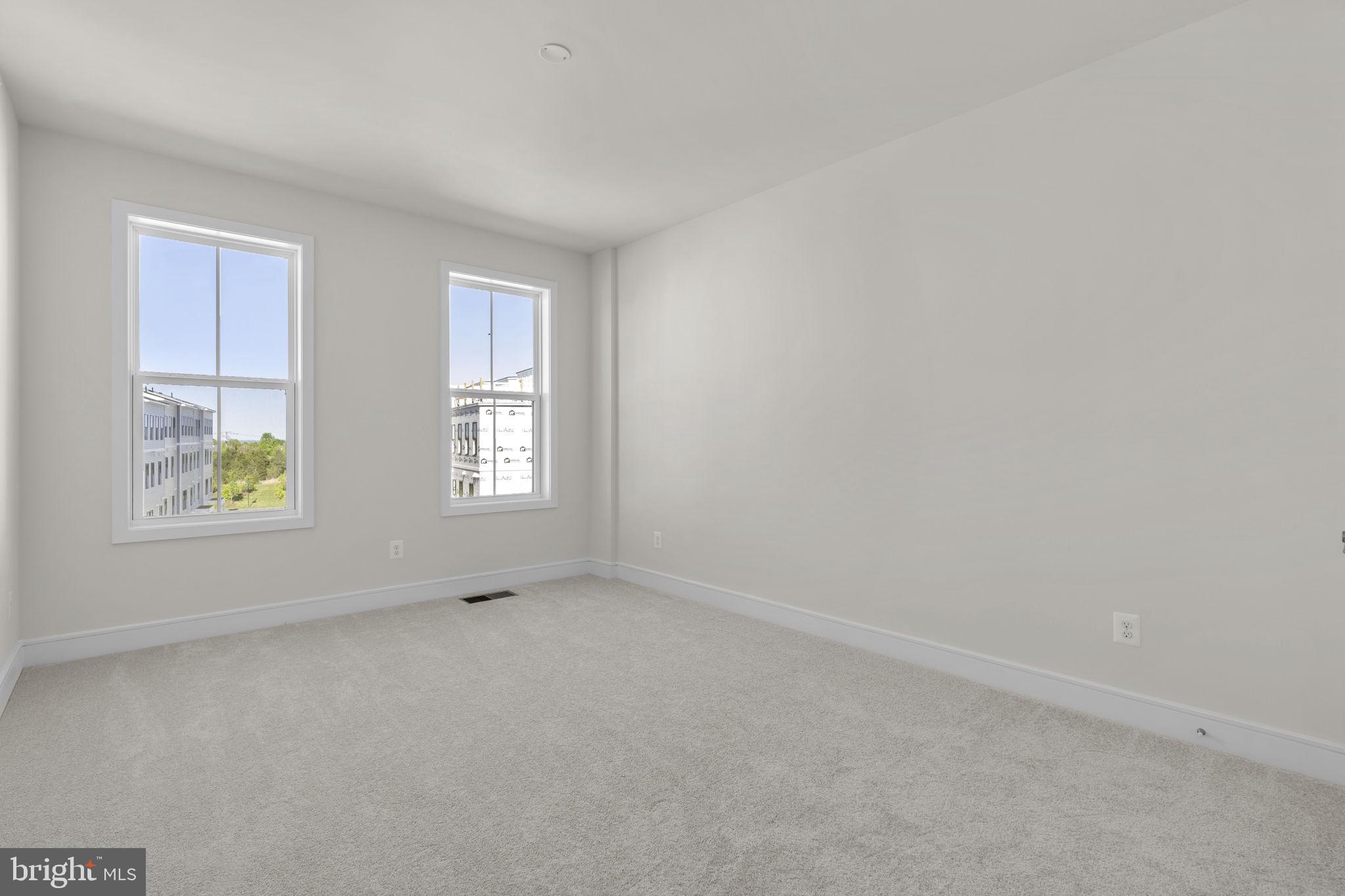 43294 FARRINGDON SQUARE