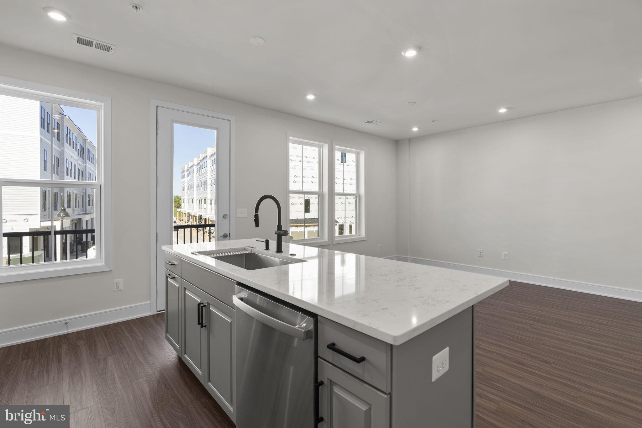 43294 FARRINGDON SQUARE